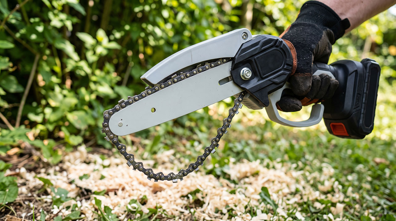 How to Tighten Chain on Mini Chainsaw